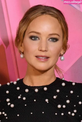 Jennifer Lawrence [ jennifer-lawrence ] - While I'm thinking about which exercise I’m gonna start with,