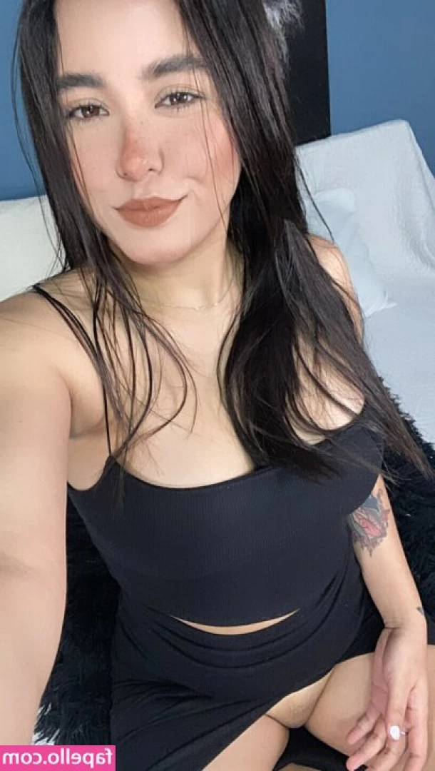 lianabernocchi - I like my friend s bed to do nudes  join here  justin_klein   for
