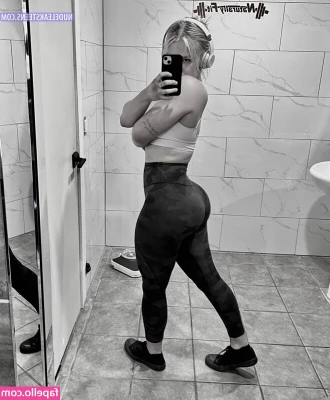 Leeana Houston [ leeana-houston ] - i d rather be wearing real clothes as little as possible but even
