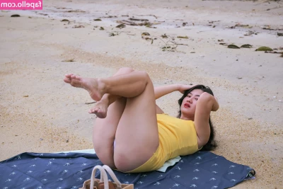 Amelie Qin [ amelie-qin ] - Cum all over my big titties    biggbootyjudy123