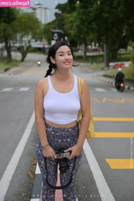 Amelie Qin [ amelie-qin ] - Softcore  Moisturizing my hairy body    05 min 32 sec long Tip me  10