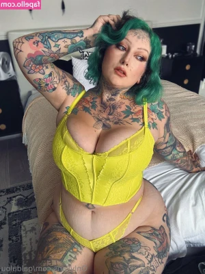 GaldaLou - Pussy peaking black dress