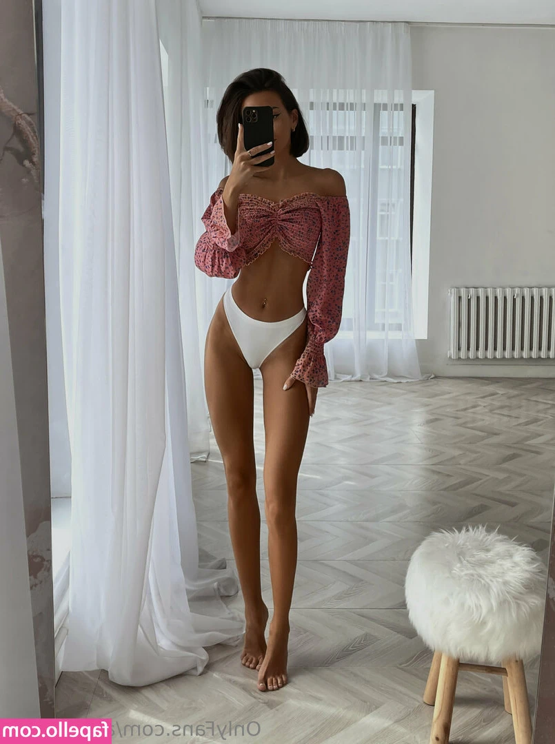 Alina Lando [ alina-lando-1 ] - video Mind if I sit here?