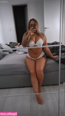 Suundsangleichsusan - Big titties tiny waist