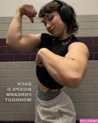 leanbeefpatty [ leanbeefpatty-1 ] - Finally home again 👀 Ate pizza and snacks, watched a movie and