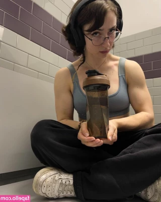leanbeefpatty [ leanbeefpatty-1 ] - Should I post the video of  sweettooth3 cumming while she sits on my