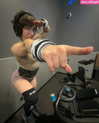 leanbeefpatty [ leanbeefpatty-1 ] - so tired of jerking off alone  it s a pity there is no one around to