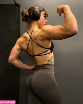 leanbeefpatty [ leanbeefpatty-1 ] - Hello, you. Don’t think I forgot about you ☺️ Cookin up some
