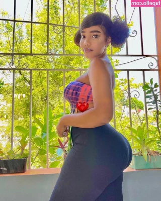 Sphakia Sanon [ sphakia-sanon ] - Well that's a handful 😉 for ya (swipe)
