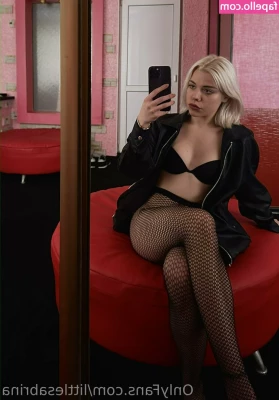 littlesabrina - Things just got hotter