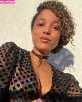Alisha Wainwright [ alisha-wainwright ] - Happy Thursday ❤️🐆🖤