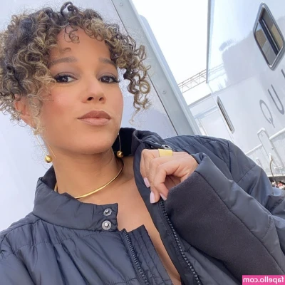 Alisha Wainwright [ alisha-wainwright ] - Stinky!!!!!