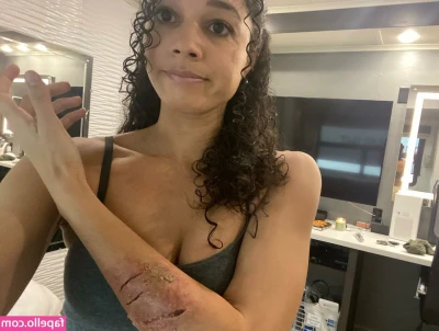 Alisha Wainwright [ alisha-wainwright ] - FELIZ DÍA DE SAN VALENTÍN 😈❤️🔞 quería darte algo