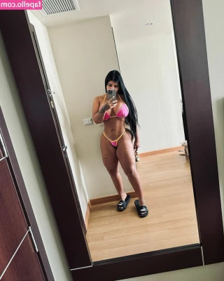 Anisa Bedoya [ anisa-bedoya ] - Santa is almost here! 🥵🥵