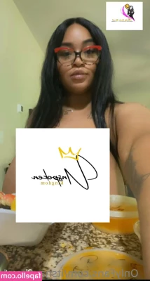 itsnayhoee1 - Do you want to see the video  Message me now