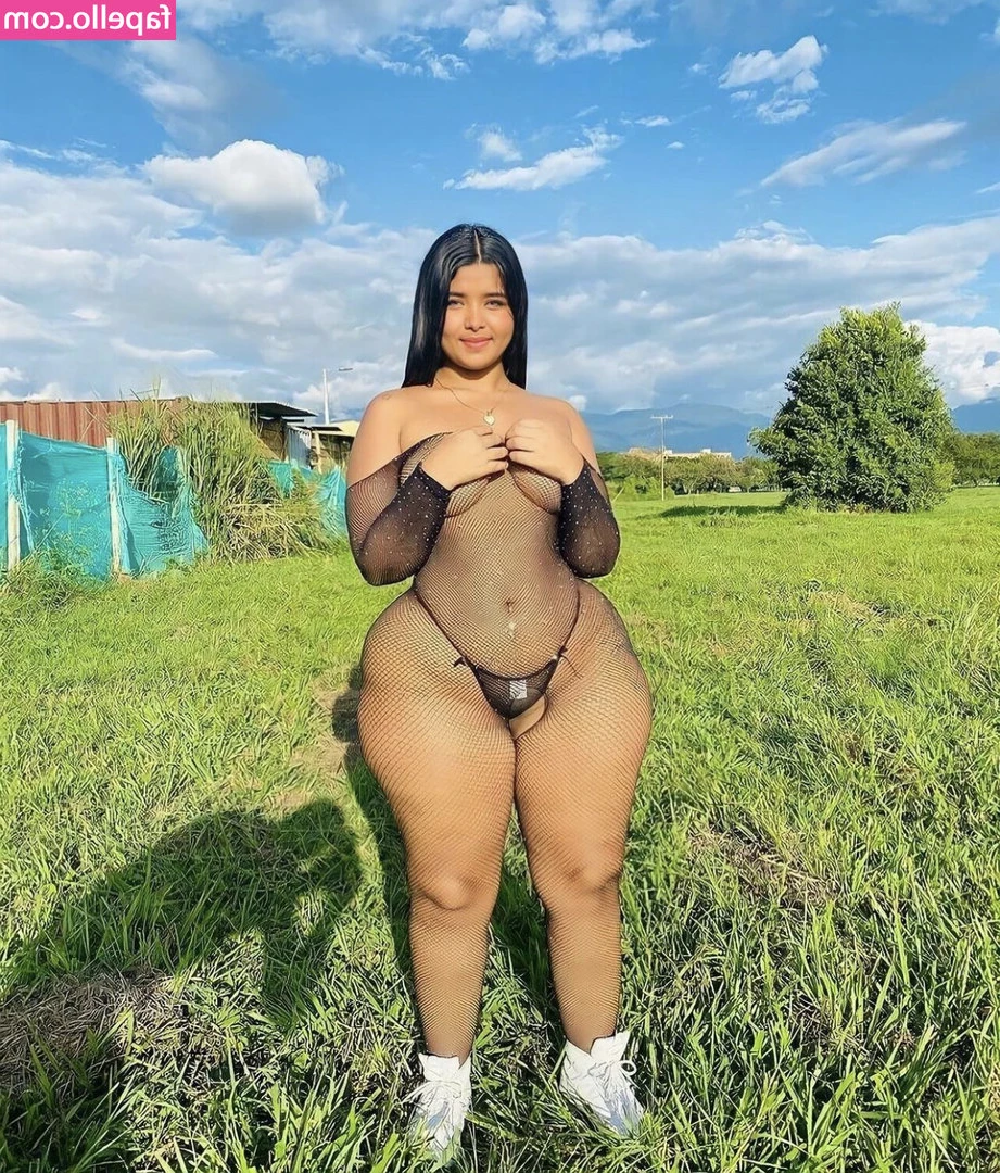 angieacoss - This outfit looks good on me, doesn't it?