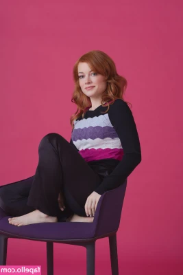 Jane Levy [ jane-levy ] - Getting ready for the gym!