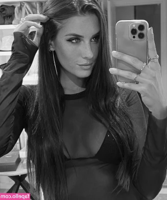 Valentina Vignali [ valentina-vignali ] - I’ve always loved my Daddy collar lol 😊 excited I can post these