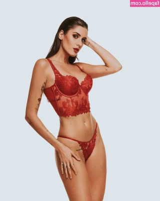Valentina Vignali [ valentina-vignali ] - Hope you guys enjoyed the hooters video!