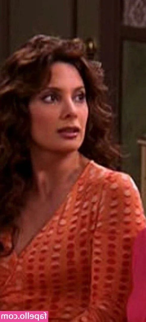 Alex Meneses [ alex-meneses ] - Where do you start on me? Feet, ass, pussy, lips..? 🤭💞