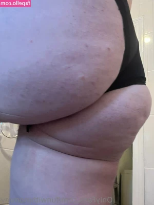 funwithmommy - Laying in bed thinking of your sloppy meat between my thicc cheeks
