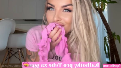 deniangel - Vibrador en el potito 😈🍑🔥