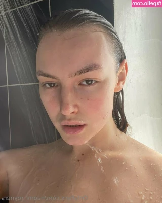 Naomi Reyners [ naomi-reyners ] - Peekaboo… 😮‍💨