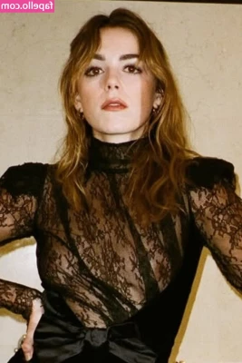 Kiernan Shipka [ kiernan-shipka ] - So much soft belly for you to squeeze...
