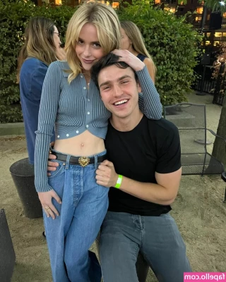 Kiernan Shipka [ kiernan-shipka ] - Are you cuming