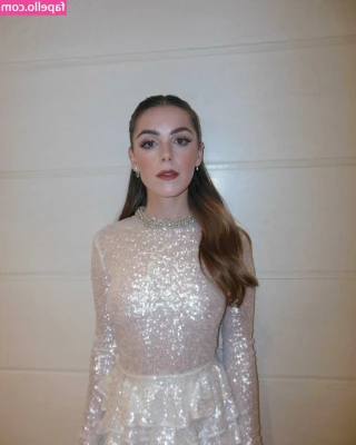 Kiernan Shipka [ kiernan-shipka ] - Like to remove my hand