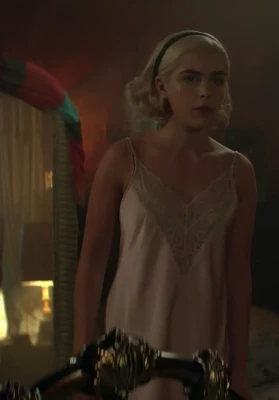 Kiernan Shipka [ kiernan-shipka ] - Im kinda bored and I want to play a game  Guess my favorite Sex
