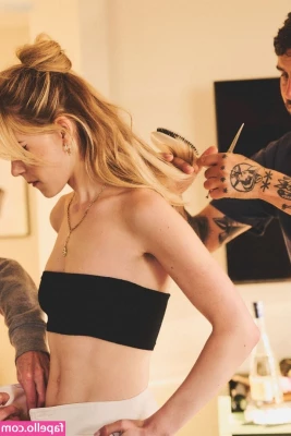 Kiernan Shipka [ kiernan-shipka ] - This is called the  ALL over tan
