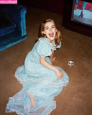 Kiernan Shipka [ kiernan-shipka ] - My new content is ready. I have 10-12 pics and a video. Much more