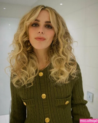 Kiernan Shipka [ kiernan-shipka ] - Mi culito sin tatuar .......