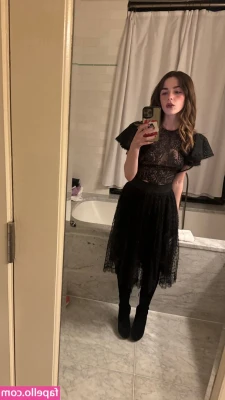 Kiernan Shipka [ kiernan-shipka ] - Squat on it