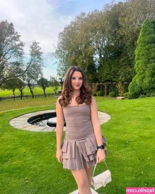 Elle Mulvaney [ elle-mulvaney ] - Feeling frisky? 😈 What would you do if you could touch me right