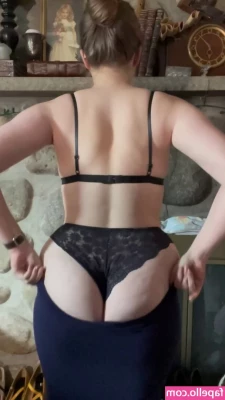 Miss Red Kisses [ miss-red-kisses ] - How i look at a throbbing cock