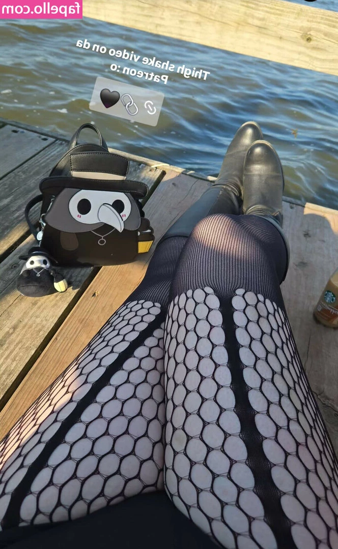 CloverCosplays [ clovercosplays-15 ] - 44 inches of booty