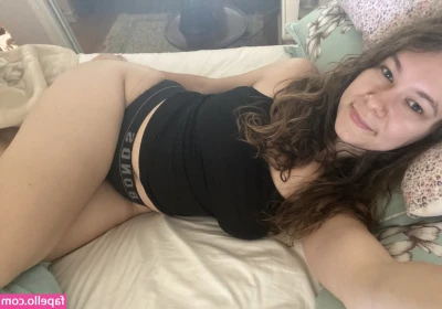 RoxyTall - Pins always flexin😎  I really need a sissy maid to come serve