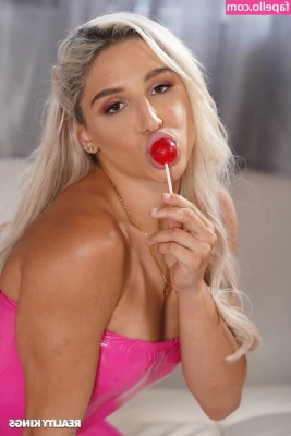 Abella Danger [ abella-danger ] - Morning stretch
