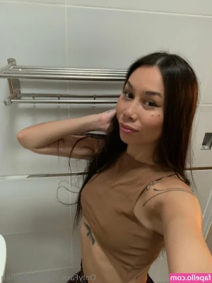 kaylachen - Way too cold for no socks    coldfeet