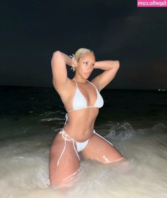 naomisharon - You like it tight? Like or tip on this post if you like to see me in