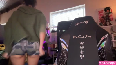 BlackKrystel - I wanna sit this ass on you 😝