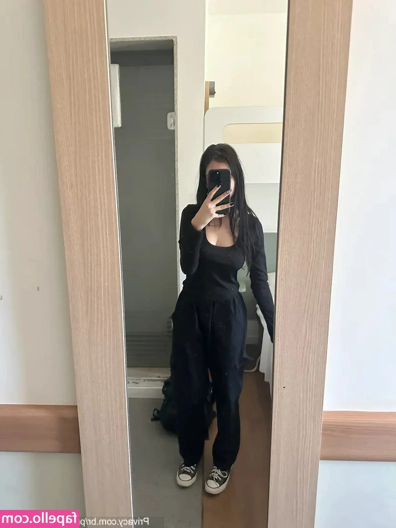 julliabates - Do I look pretty like this? 🥰