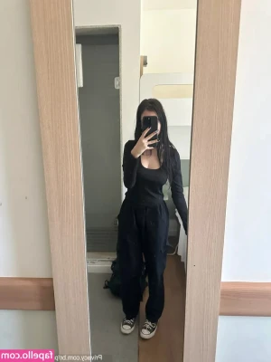 julliabates - Do I look pretty like this? 🥰