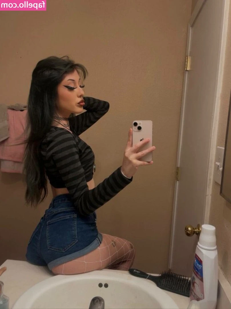 parisxkirby - Why do I love to be without panties, face down, ass up, in front of