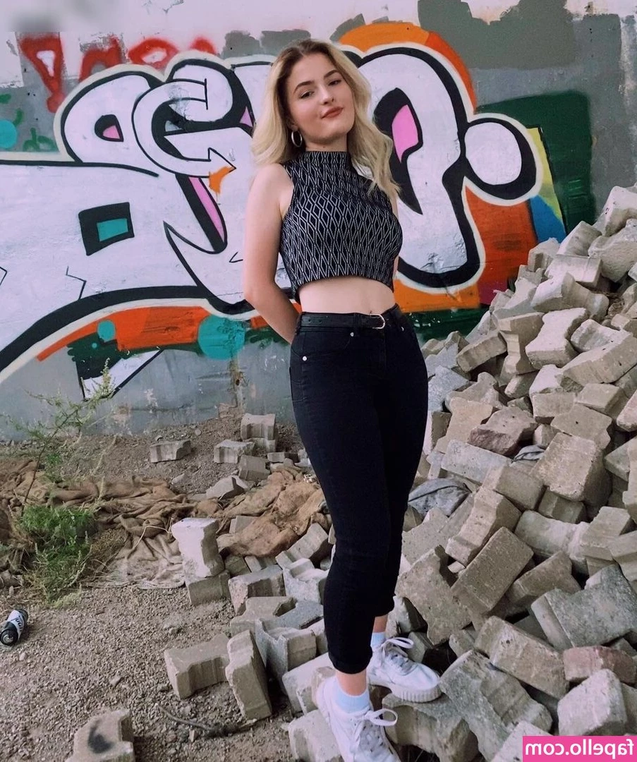 Lina Rode (LiDiRo) [ lina-rode-lidiro ] - Mmmmm lick lickkk 😜