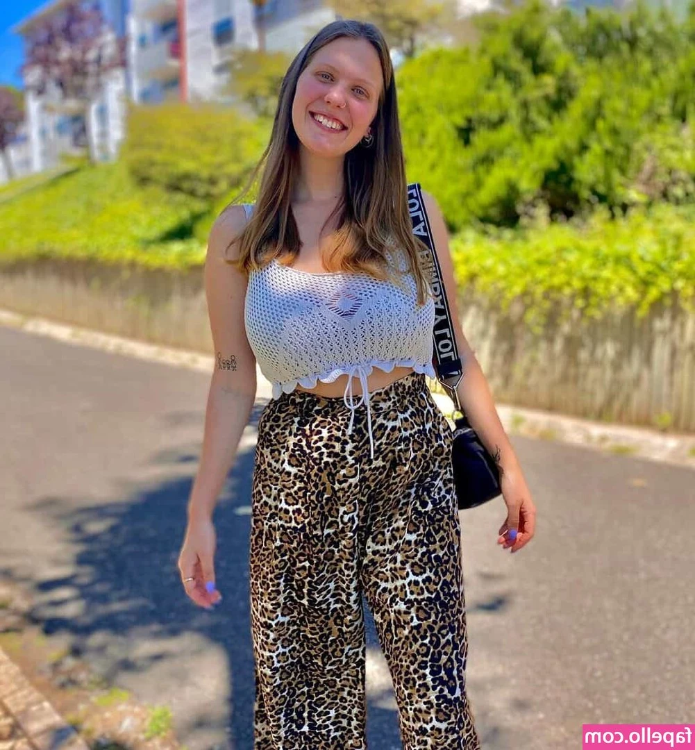 Leandra Lopes [ leandra-lopes ] - look into your dm babe ❤️ I'm so horny for you 🥵🍆💦