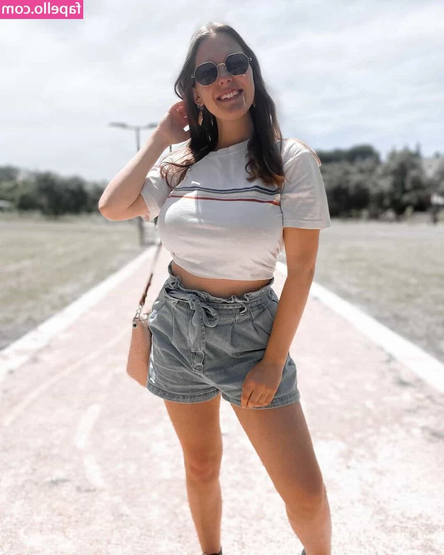 Leandra Lopes [ leandra-lopes ] - Happy Thicc Thursday!  Sit down, shut up, stroke.