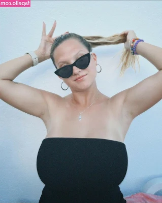 Leandra Lopes [ leandra-lopes ] - Watch me stoke this BBC with my hands and feet! I think this will